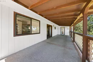1275 Arcadia Dr, Roseburg, OR 97471 - Photo 3