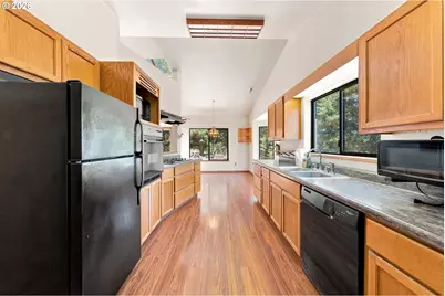 1275 Arcadia Dr, Roseburg, OR 97471 - Photo 5