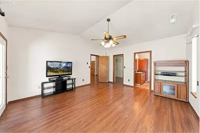 1275 Arcadia Dr, Roseburg, OR 97471 - Photo 13