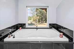 27067 Pickens Rd, Eugene, OR 97402 - Photo 21