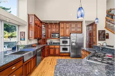 27067 Pickens Rd, Eugene, OR 97402 - Photo 11