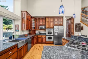 27067 Pickens Rd, Eugene, OR 97402 - Photo 11