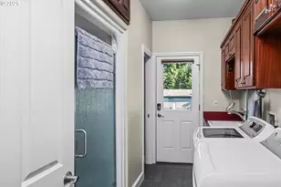 27067 Pickens Rd, Eugene, OR 97402 - Photo 15