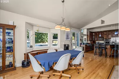 27067 Pickens Rd, Eugene, OR 97402 - Photo 13