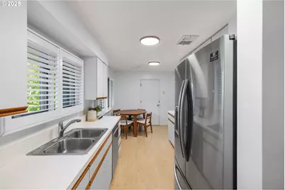 2425 SW 19th Ave #9, Portland, OR 97201 - Photo 15