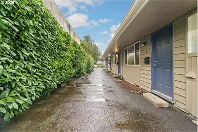 5730 SE Center St, Portland, OR 97206 - Photo 3
