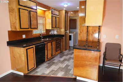 2210 N Broughton Dr, Portland, OR 97217 - Photo 11