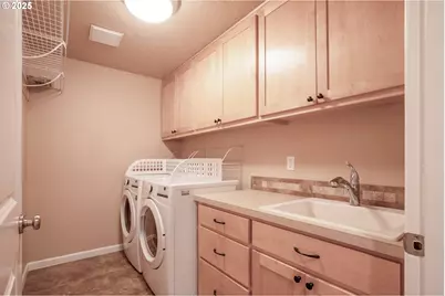 296 S 68th Ct, Springfield, OR 97478 - Photo 23