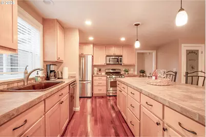 296 S 68th Ct, Springfield, OR 97478 - Photo 11