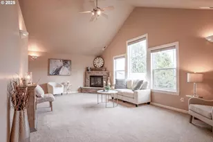 296 S 68th Ct, Springfield, OR 97478 - Photo 3