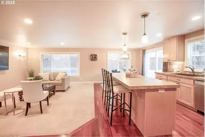 296 S 68th Ct, Springfield, OR 97478 - Photo 9