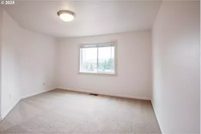 296 S 68th Ct, Springfield, OR 97478 - Photo 17