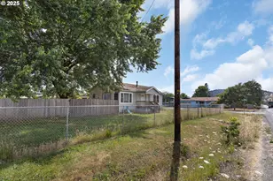 1951 Austin Rd, Roseburg, OR 97471 - Photo 3