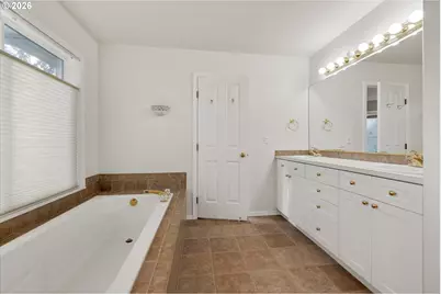 4402 SW Palatine St, Portland, OR 97219 - Photo 23