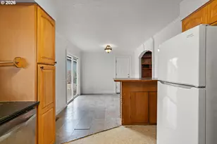 12661 SE Center St, Portland, OR 97236 - Photo 15