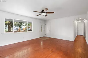 12661 SE Center St, Portland, OR 97236 - Photo 9