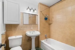12661 SE Center St, Portland, OR 97236 - Photo 23