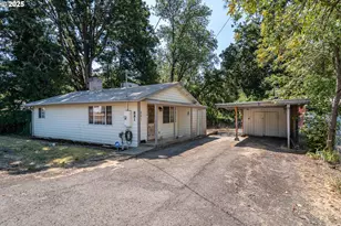 881 NE Newton Creek Dr, Roseburg, OR 97470 - Photo 3