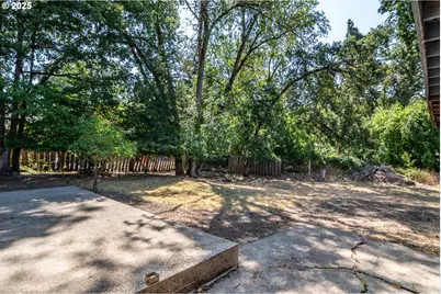 881 NE Newton Creek Dr, Roseburg, OR 97470 - Photo 33