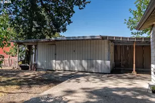 881 NE Newton Creek Dr, Roseburg, OR 97470 - Photo 37