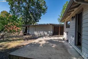 881 NE Newton Creek Dr, Roseburg, OR 97470 - Photo 39