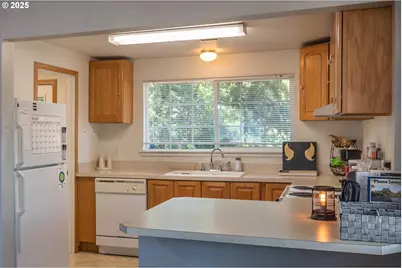 881 NE Newton Creek Dr, Roseburg, OR 97470 - Photo 13