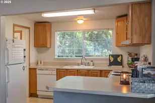 881 NE Newton Creek Dr, Roseburg, OR 97470 - Photo 13