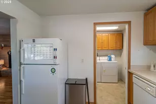 881 NE Newton Creek Dr, Roseburg, OR 97470 - Photo 21