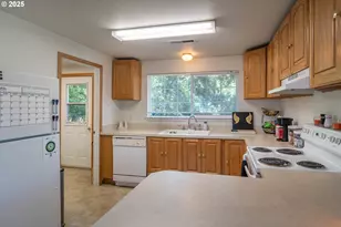 881 NE Newton Creek Dr, Roseburg, OR 97470 - Photo 17