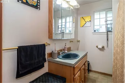 881 NE Newton Creek Dr, Roseburg, OR 97470 - Photo 25