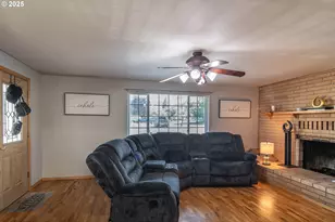 881 NE Newton Creek Dr, Roseburg, OR 97470 - Photo 9