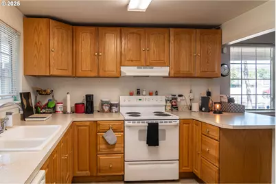 881 NE Newton Creek Dr, Roseburg, OR 97470 - Photo 19