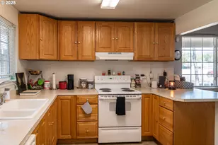 881 NE Newton Creek Dr, Roseburg, OR 97470 - Photo 19