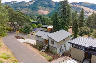 215 NW Sophie Ln, White Salmon, WA 98672 - Photo 3