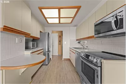 2323 SW Park Pl #706, Portland, OR 97205 - Photo 19
