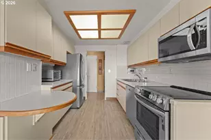2323 SW Park Pl, Portland, OR 97205 - Photo 19