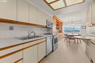 2323 SW Park Pl, Portland, OR 97205 - Photo 21