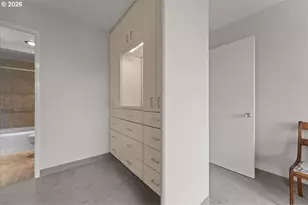 2323 SW Park Pl, Portland, OR 97205 - Photo 25