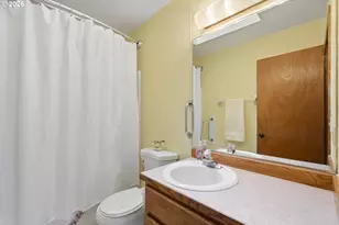 1050 NW Jackson St, Hillsboro, OR 97124 - Photo 11