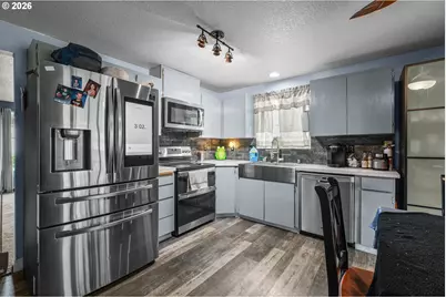 1404 NW 4th St, Battle Ground, WA 98604 - Photo 9