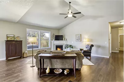 2141 Thomas Way, Hubbard, OR 97032 - Photo 3