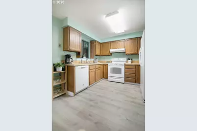 528 NW 1st St, Warrenton, OR 97146 - Photo 9