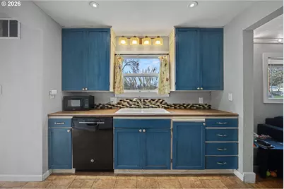 7808 SE Roots Rd, Milwaukie, OR 97267 - Photo 13