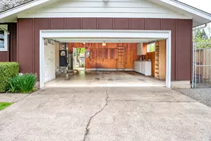 545 Hughes St, Eugene, OR 97402 - Photo 31