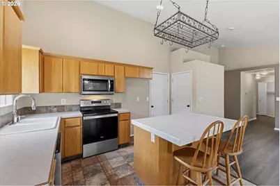 1302 SW Darci Dr, McMinnville, OR 97128 - Photo 11