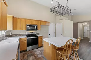 1302 SW Darci Dr, McMinnville, OR 97128 - Photo 11