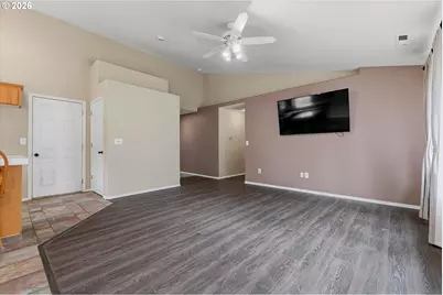 1302 SW Darci Dr, McMinnville, OR 97128 - Photo 5