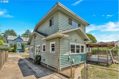 8906 N Willamette Blvd, Portland, OR 97203 - Photo 37