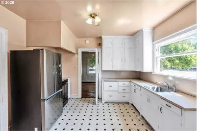 8906 N Willamette Blvd, Portland, OR 97203 - Photo 11