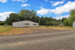 93215 Long Tom Dr, Cheshire, OR 97419 - Photo 33